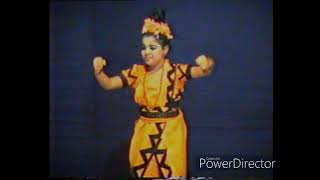 Perunthachan  Junior Folk dance by 7 yr old  2003  Indian Folklore  Parayi Petta Panthirukulam [upl. by Alvis]