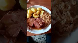 Kassler mit Sauerkraut und Kartoffeln [upl. by Dranyam]