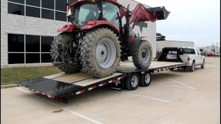 PJ Gooseneck Hydraulic Dovetail Loading a Case IH Maxxum 130  PJ Trailers [upl. by Navetse944]