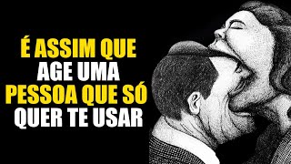 7 ATITUDES de uma pessoa que SÓ TE USA e NÃO SE INTERESSA por você  Filosofia de vida [upl. by Eddi]