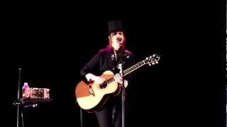 Suzanne Vega  Marlene On The Wall Live [upl. by Vinnie]