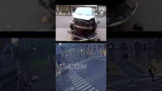 IMPRESIONANTE accidente de tránsito en el centro de La Plata [upl. by Yuille995]