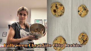 ￼ Halloween Chocolate Chip Cookies [upl. by Baumann325]