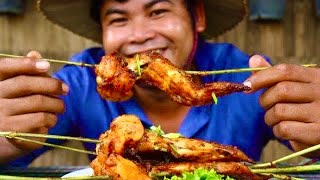 Toes chicken wing bbq and eating  how to grilled chicken flavor and roasted smoke [upl. by Kall]