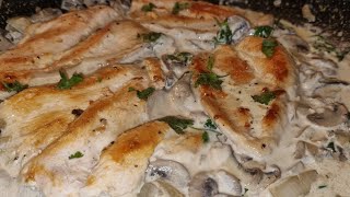 escalopes de poulet sauce normande champignons recette express [upl. by Akcirehs]