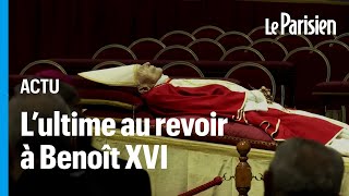 La dépouille de lexpape Benoît XVI exposée au public au Vatican [upl. by Tebor933]