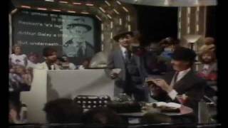 The Firm  Arthur Daley Es Alright Top of the Pops 29th July 1982 [upl. by Ydnil]