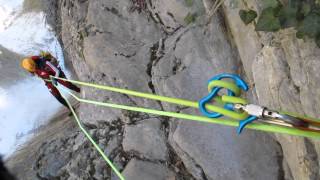 Test Descensor para barranquismo Oka de Kong 34 Descuelgue [upl. by Ittam405]