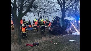 PŘI NEHODĚ AUTOBUSU U PRAHY ZEMŘELI 3 LIDÉ [upl. by Jennette]