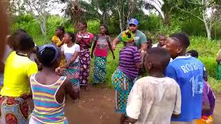 Chants et danses avec les Pygmées du Congo Brazzaville  village Ngoua 2 KIBANGOU [upl. by Elison710]