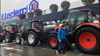 À Castelnaudary une plateforme logistique des hypermarchés Leclerc bloqué par des agriculteurs [upl. by Zoldi]