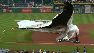 Cutch Bucs help grounds crew control tarp [upl. by Larred]