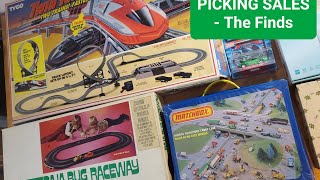 Picking Auction Estate amp Yard Sales Matchbox Cars Slot Car Sets HO amp 132 Metal Figure worth [upl. by Arri13]