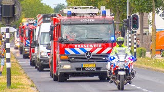 Grote optocht met brandweer politie en ambulances Heel veel sirenes [upl. by Aenahs]