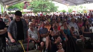 How Bizarre  OMC  Ukastle Ukestra at the 2018 Blue Mountains Ukulele Festival [upl. by Ahaelam541]