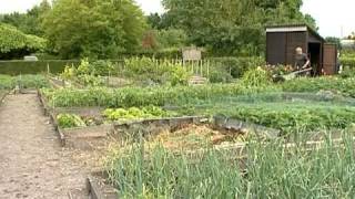 un jardin en Picardie  Jardino jardins de cheminots [upl. by Tris557]