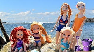 Elsa and Anna Toddlers Super Beach Day  Vacation Sandcastle Swimming Pool  Ariel Tiana Toys Dolls [upl. by Akihsat]