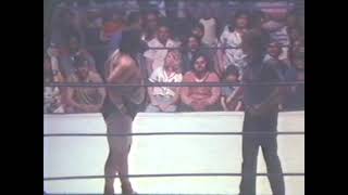 Mighty Igor vs Masked Superstar 1976 Wrestling [upl. by Oiramaj]