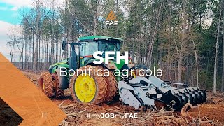 Frantumasassi trincia e fresa forestale FAE al lavoro con un trattore John Deere [upl. by Butterfield]