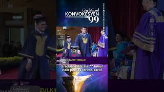 Graduan 77 tahun terima skrol [upl. by Alfred]