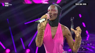 Samira Lui  Grace Jones canta quotLa vie en rosequot  Tale e Quale Show 28102022 [upl. by Gina]