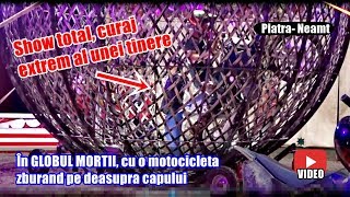 Curaj extrem al unei tinere În GLOBUL MORȚII cu o motocicletă zburând pe deasupra capului [upl. by Ilonka]