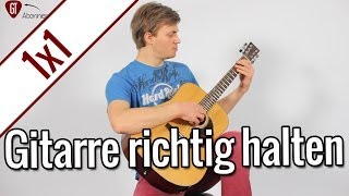 Gitarre richtig halten  Gitarren 1x1 [upl. by Netsrik]