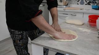 Pizza Napoletana fatta a mano e cotta nel forno di casastesura e cottura [upl. by Janiuszck232]