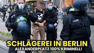 Schlägerei in Berlin am Feiertag 😱🔥 Eskalation am Alexanderplatz 🤯 [upl. by Tilford434]