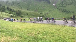 8ème étape du Tour de France  Les coureurs qui franchissent le Col de la Colombiere [upl. by Vassar]