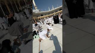 Kabe se hoke phonche madina sharif 🕌🤲youtubeshorts chum li jaminviralvideo tawafekaba 🕋🤲 [upl. by Artenek923]