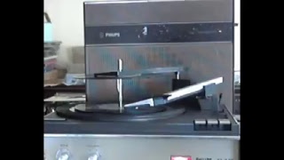 Spinning My PHILIPS 047 record Player in stereo Mode [upl. by Aldred]