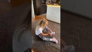 Daliah bekommt RollerSchuhe😱 funny kinder mama lebenmitkind momlife lustig reality fyp fy [upl. by Spanjian569]