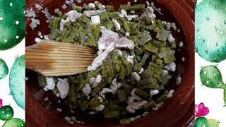 Nopales con carne de cerdo en Chile verde [upl. by Whitcomb886]