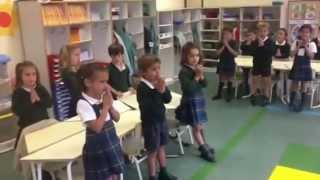 Alumnos de Infantil rezan en inglés [upl. by Ramedlaw]