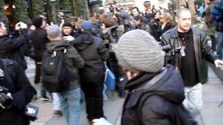 AMANDA BYNES SUROUNDED BY 40 PAPARAZZI PHOTOGRAPHERS 2132009paparazzi [upl. by Nhguav]