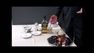 Irish Coffee am Tisch des Gastes zubereitet Kaffeespezialitäten perfekt serviert [upl. by Ogilvie]