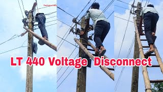 LT 440  Voltage  Disconnect  Work  Lineman [upl. by Snodgrass84]