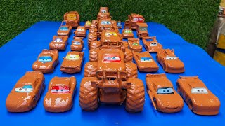 Clean up muddy minicars amp disney pixar car convoys Play in the garden [upl. by Toffic]