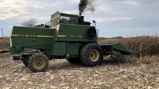 Its Harvest Time Part 2 John Deere 7720 Combine Shelling Corn [upl. by Engleman]