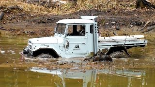 RC Extreme Pictures  RC OFF Road Truck Mudding 4x4 – Axial Toyota FJ45 VS Jeep Wrangler Rubicon [upl. by Acnalb]