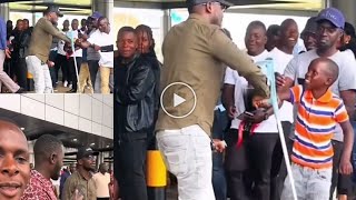 Akasatiro Ku Airport Entebbe Bobi Wine Kyakonze Nga Yakatuka Bwati [upl. by Nessnaj]