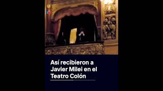 Así recibieron a Javier Milei en el Teatro Colón [upl. by Hallee]