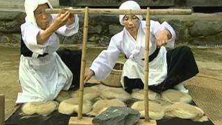 Weaving of Mosi fine ramie in the Hansan region [upl. by Giardap]