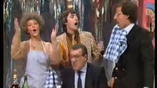 Il Trio  parodia del quiz di Mike Bongiorno concorrenti Nunzio e Sigra Flora  Tastomatto 1985 [upl. by Hobey]