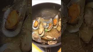 🧄 Garlic butter mussels 🧈 garlic 2024 food tiktok cooking asmr seafood mussels sounds [upl. by Sarad]