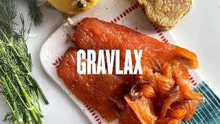 GRAVLAX DE SAUMON MAISON au gin 🐟🎅🏻 amp RECETTE DE BLINIS au sarrasin 🥯 [upl. by Rese]