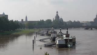 Blick am 1792024 von der Albertbrücke auf das vom Hochwasser überschwemmte Dresden [upl. by Gladwin]