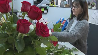 A snowstorm has closed many businesses — but this flower shop is bucking the trend [upl. by Powel]