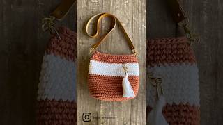 Bolsa de Crochê Linda e Fácil de Fazer Acesse nosso canal e assista o tutorial dessa bolsa incrível [upl. by Erroll826]